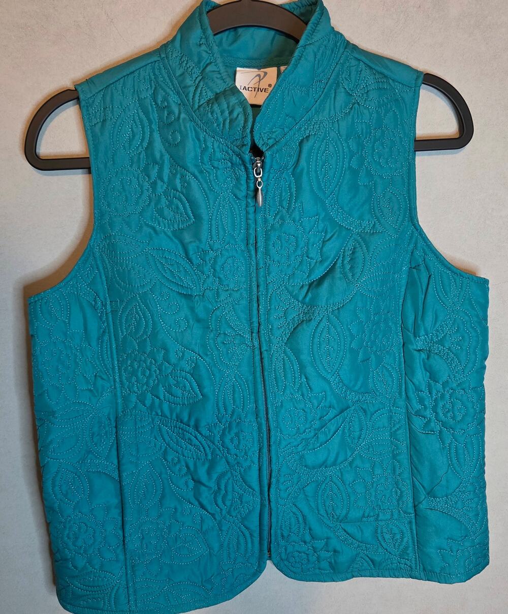 I Active Turquoise zip quilted vest embroidered swirl leaf pattern size S pocket